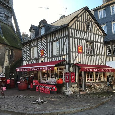 La Bonbonniere De Sofi Apartment Honfleur Bagian luar foto