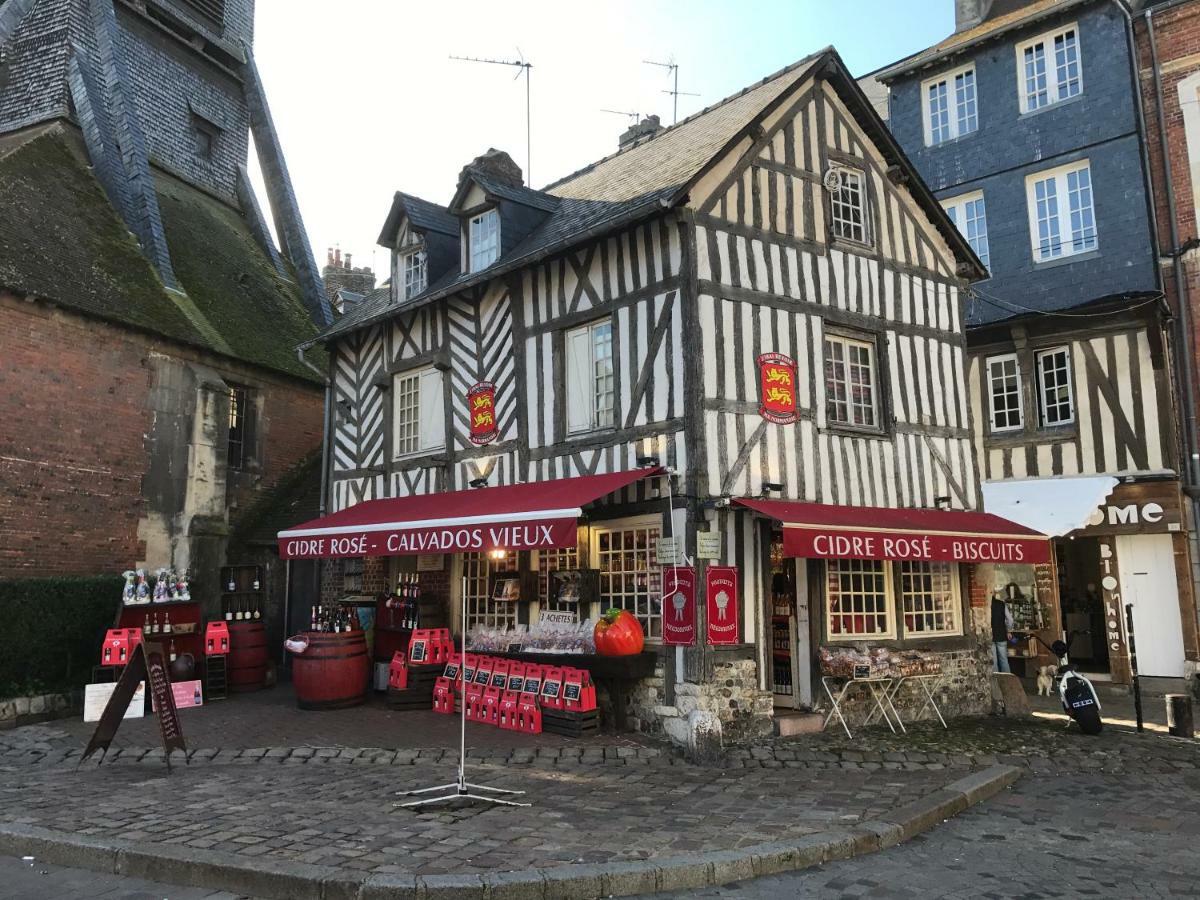 La Bonbonniere De Sofi Apartment Honfleur Bagian luar foto